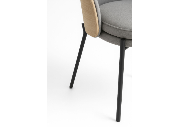 Silla Kosmo Tela Gris con Respaldo Tapizado en Madera